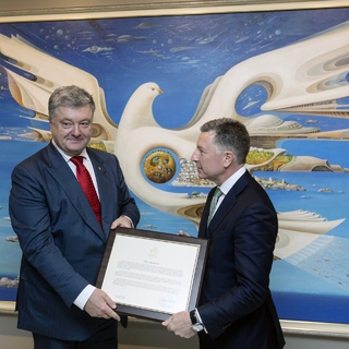 Президент Украины Петр Порошенко и Курт Волкер