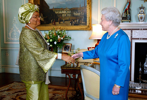 Элен Джонсон-Серлиф на аудиенции у британской королевы Елизаветы II, Лондон, 2006 год