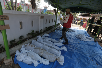 В Индонезии нашли массовое захоронение жертв цунами 15-летней давности