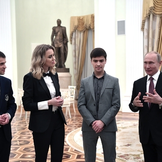 Владимир Путин во время встречи с победителями премии «Немалый бизнес», 2019