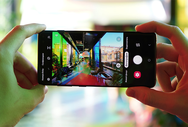 Samsung Galaxy S10 получил дополнительную камеру с широким углом обзора