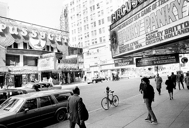 Порнокинотеатры и стрип-клубы на Таймс-сквер в Нью-Йорке