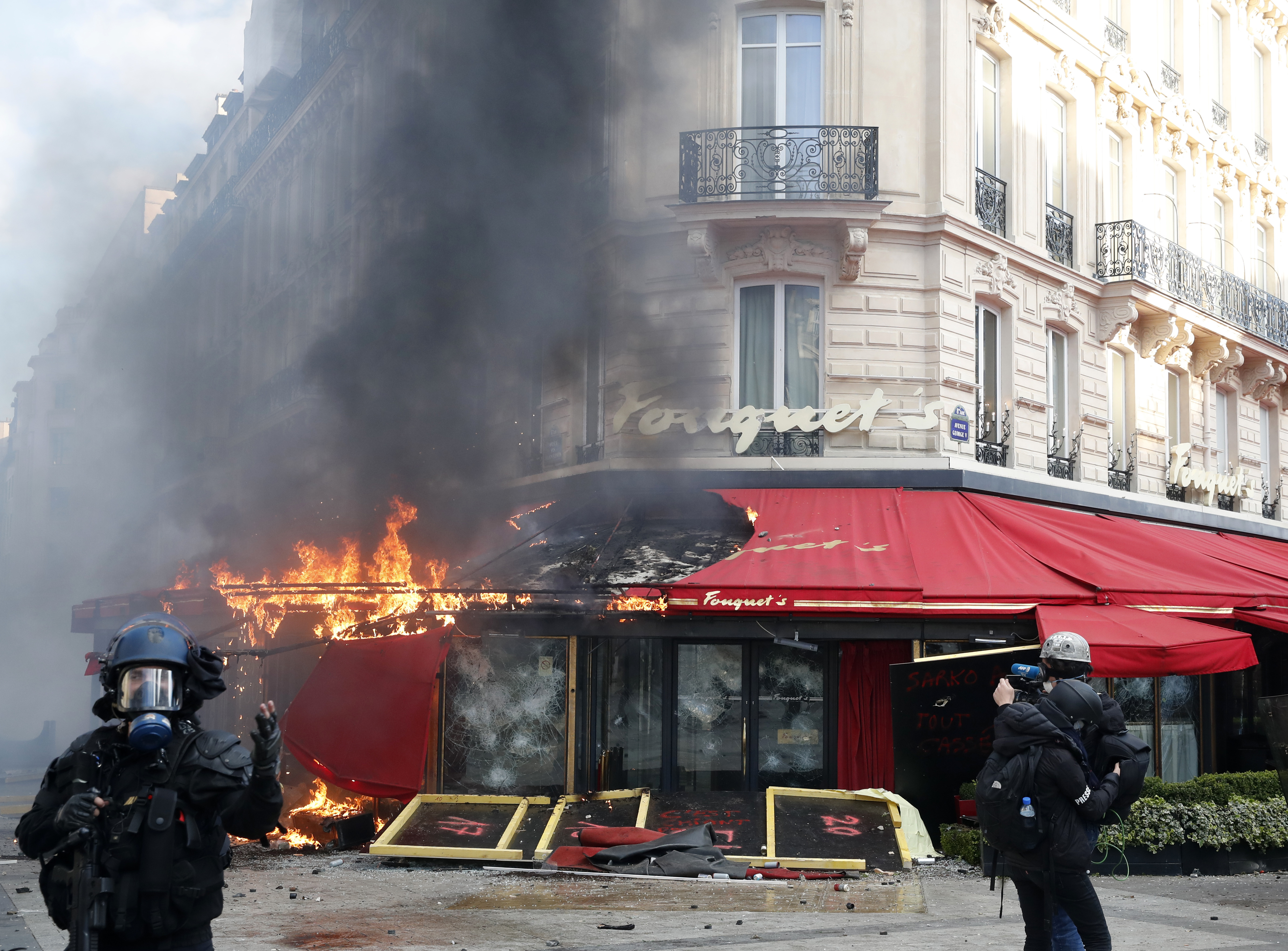 Paris news. Желтые жилеты погромы.