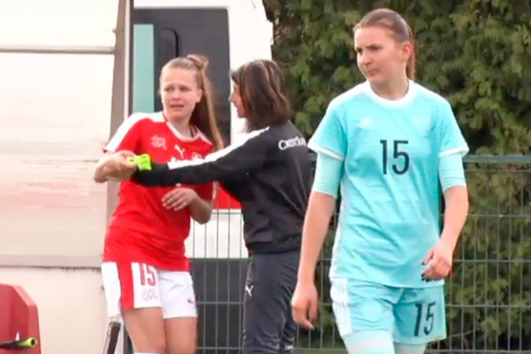 Российские и швейцарские футболистки устроили драку во время матча