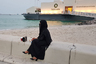 Обычай не предписывает катарским женщинам непременно закрывать лицо, но некоторые из них предпочитают одеваться именно так.