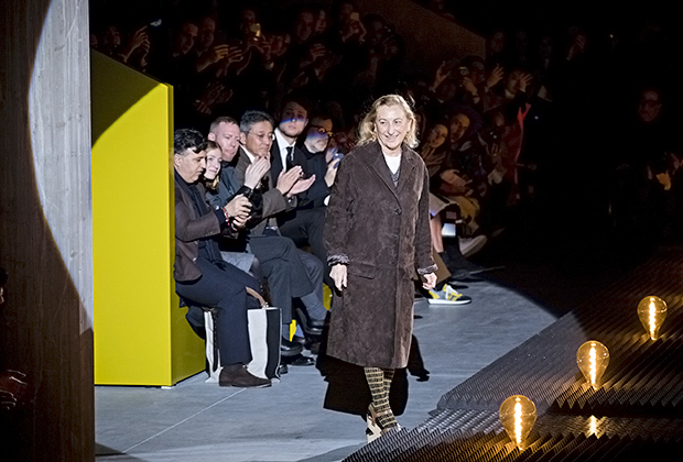 Миучча Прада в финале показа сезона осень-зима 2019-2020 на Неделе моды в Милане