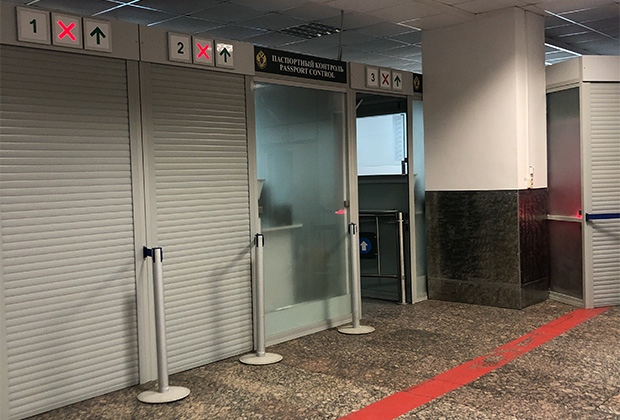 Чтобы попасть в туалет в мурманском аэропорту, нужно пересечь границу