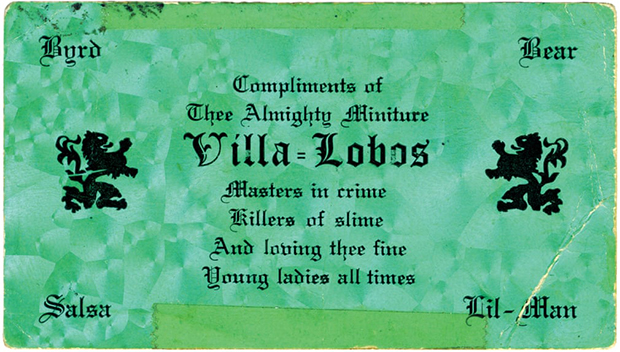 Латиноамериканская банда Villa Lobos нанесла на свою карточку правила жизни в стихотворной форме, геральдических львов и имена бандитов. 
