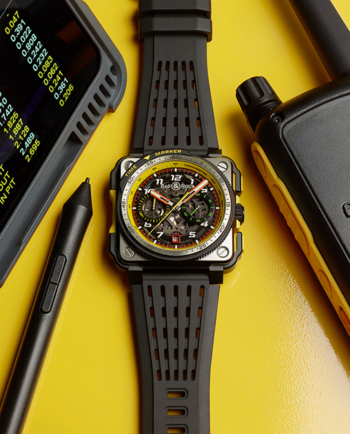 Часы выпущены лимитированной серией из 250 экземпляров в честь команды «Формулы-1» Renault. Корпус и циферблат выдержаны в цветах рулевых колес болидов гонщиков команды — Даниэля Риккардо и Нико Хюлькенберга.