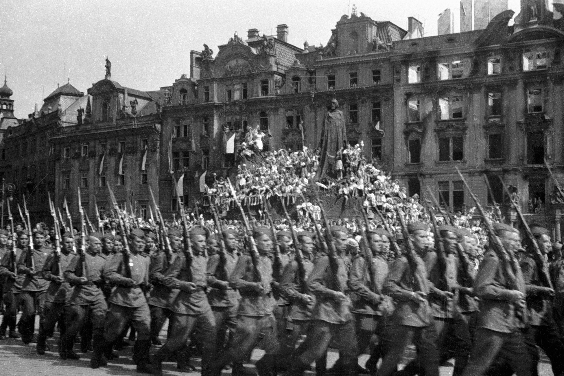 Победа 2 мировая. Советские войска в Праге 1945. Прага 9 мая 1945.