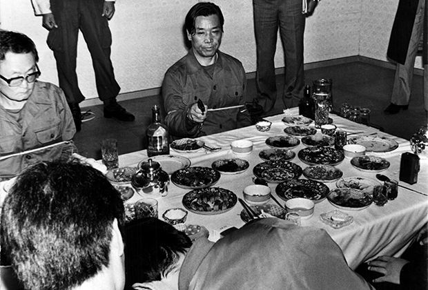 биография президента кореи южной. pic 85e1bb17412a377c6d3f6c1138def7a2. биография президента кореи южной фото. биография президента кореи южной-pic 85e1bb17412a377c6d3f6c1138def7a2. картинка биография президента кореи южной. картинка pic 85e1bb17412a377c6d3f6c1138def7a2. Пак Кын Хе родилась 2 февраля 1952 года в городе Тэгу, Южная Корея. В 1970 году, девочка окончила среднюю школу города Сеул, после чего, в 1974 году, защитила степень бакалавра по специальности «инженер-электроник» в сеульском университете Соган. Позже, получила дополнительное образование в тайваньском Университете китайской культуры, Корейском ведущем научно-техническом институте KAIST и университете Соган. биография президента кореи южной. pic 85e1bb17412a377c6d3f6c1138def7a2. биография президента кореи южной фото. биография президента кореи южной-pic 85e1bb17412a377c6d3f6c1138def7a2. картинка биография президента кореи южной. картинка pic 85e1bb17412a377c6d3f6c1138def7a2. Пак Кын Хе родилась 2 февраля 1952 года в городе Тэгу, Южная Корея. В 1970 году, девочка окончила среднюю школу города Сеул, после чего, в 1974 году, защитила степень бакалавра по специальности «инженер-электроник» в сеульском университете Соган. Позже, получила дополнительное образование в тайваньском Университете китайской культуры, Корейском ведущем научно-техническом институте KAIST и университете Соган.