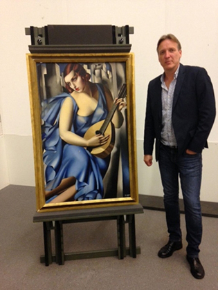 Артур Бранд с похищенной картиной Тамары де Лемпицки «Музыкантша» 