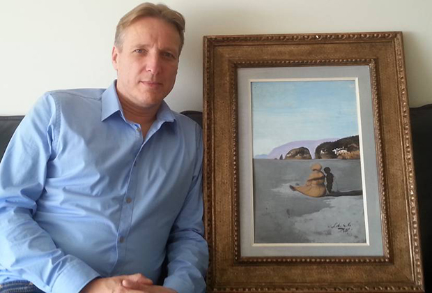 Артур Бранд с похищенной картиной Сальвадора Дали «Отрочество» 