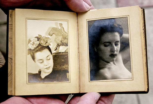 Стив Ходел показывает снимки Элизабет Шорт, найденные в альбоме отца