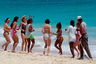 Девушки на пляже в Санто-Доминго. 