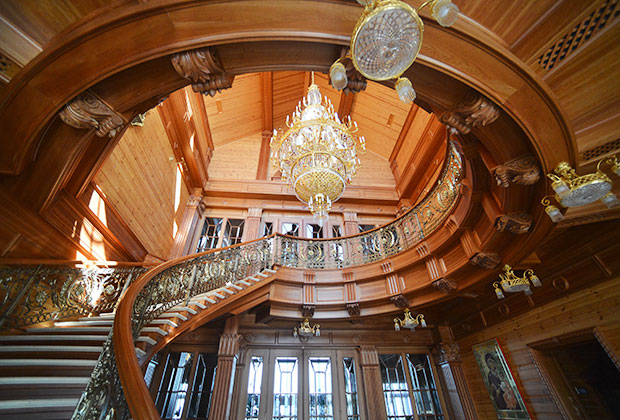 Холл резиденции Януковича