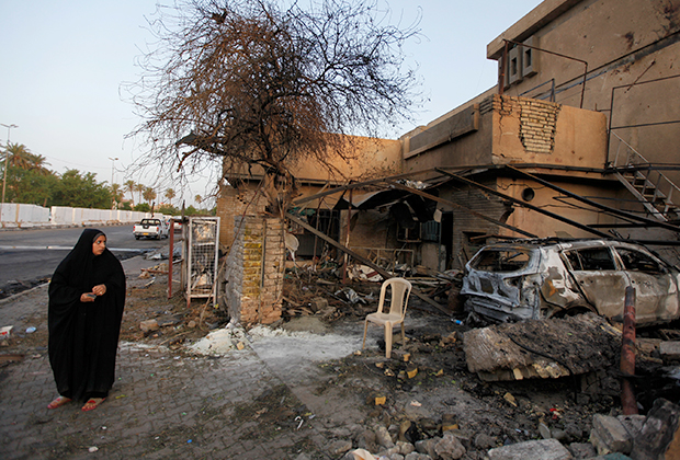 Последствия взрыва бомбы в Багдаде