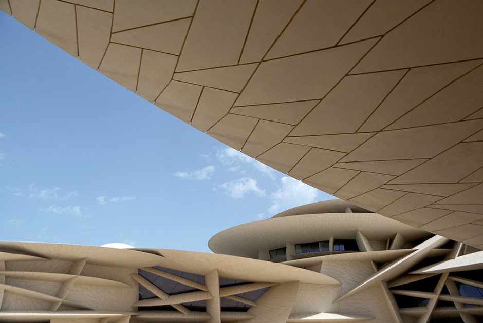 Национальный музей Катара (NMoQ) официально открылся 27 марта 2019 года. Он будет первым музеем страны, получившим сертификат LEED. В пустынной и жаркой стране с дефицитом воды вопросы энергетики, климат-контроля и водоснабжения жизненно важны.