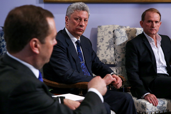 Премьер-министр РФ Д.Медведев провел встречу с кандидатом в президенты Украины Ю.Бойко и политиком В.Медведчуком  (слева направо)