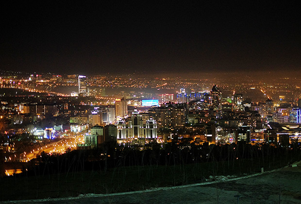 Вид на Алма-Ату со смотровой площадки парка Кок-Тобе