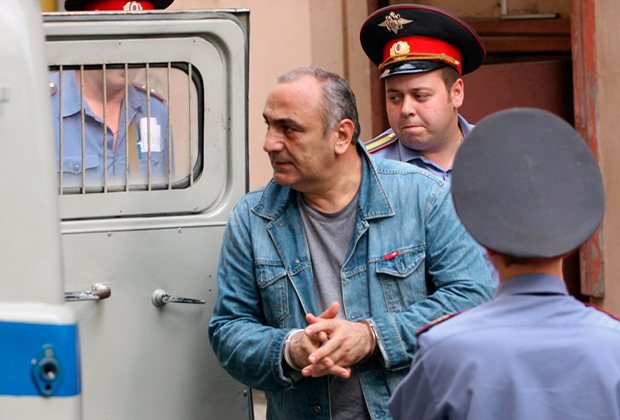 Тариэл Ониани (Таро) после заседания Хамовнического районного суда, который вынес санкцию на его арест