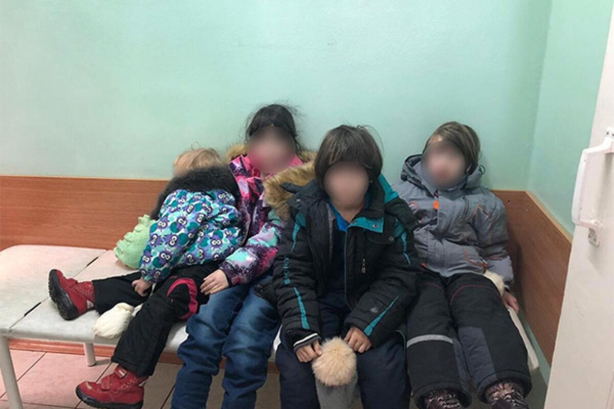 ÐаÑÑинки по запÑоÑÑ ÐаÑÑ Ð³Ð¾Ð´Ð°Ð¼Ð¸ пÑÑÑала деÑей в заÑламленной кваÑÑиÑе и коÑмила оÑÑодами ÐаÑÑинки по запÑоÑÑ ÐаÑÑ Ð³Ð¾Ð´Ð°Ð¼Ð¸ пÑÑÑала деÑей в заÑламленной кваÑÑиÑе и коÑмила оÑÑодами