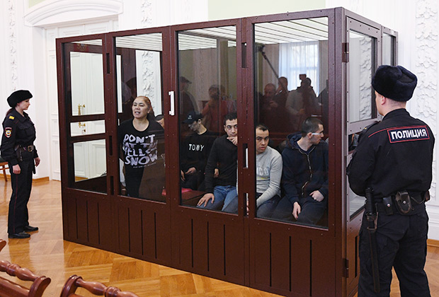 Обвиняемые по делу об организации теракта в петербургском метро 3 апреля 2017 года на выездном заседании Московского окружного военного суда в Санкт-Петербурге