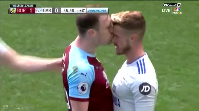 Английские футболисты поцелуи