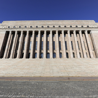 Здание парламента в Хельсинки 