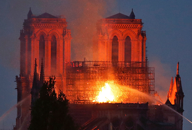 Пожар 15 апреля начался на крыше собора, где были установлены строительные леса. Сгоревшая часть здания по большей части относилась к XIX веку. 
