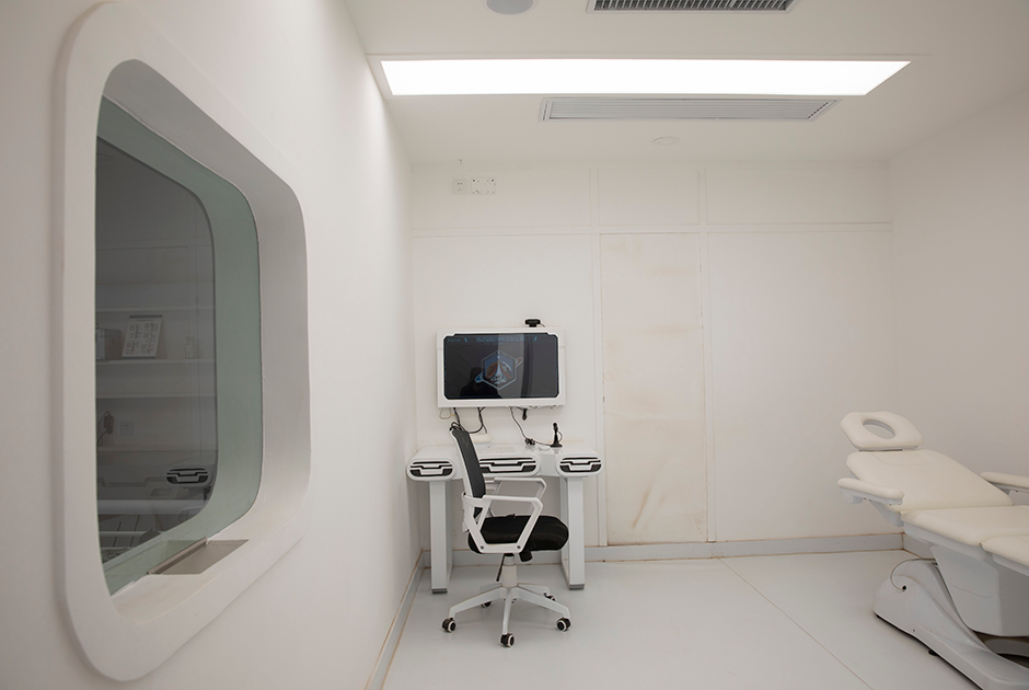 На марсианской базе C-Space Project демонстрируются и технические помещения. Например, медицинский кабинет. 