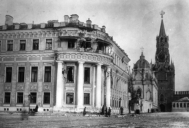 Коронация Николая II. Слева — Малый Николаевский дворец, 1896 год