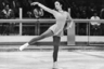 Пегги Флеминг была лучшей на Олимпиаде в Гренобле в 1968 году, несмотря на невероятно скромное платье, которое сшила ей ее мать. 
