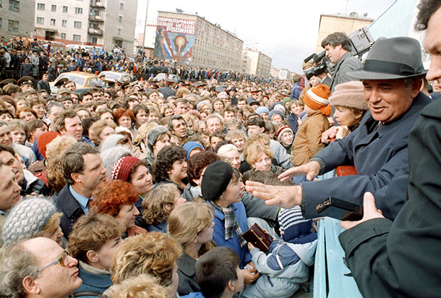 Михаил Горбачев на встрече с жителями заполярного города Норильска, 1988 год