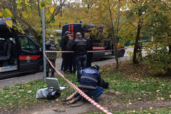 На месте убийства следователя по особо важным делам управления на транспорте МВД по ЦФО Евгении Шишкиной