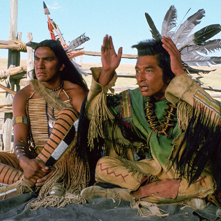 Американские индейцы доставили в Вашингтон тотемный столб высотой около 7,5 м