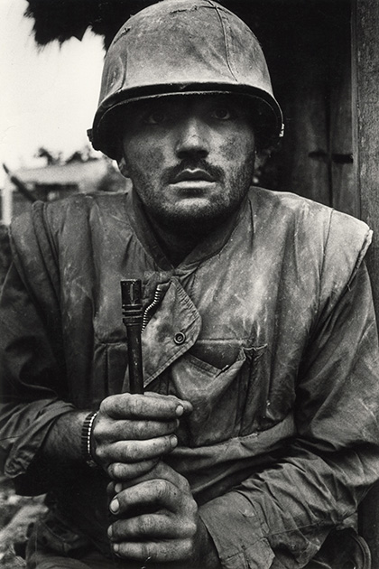 Контуженный американский морпех во Вьетнаме, битва за Хюэ. 1968 год.