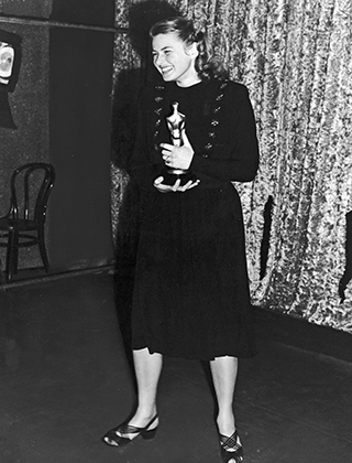 Бергман на церемонии вручения «Оскара», 1945 год