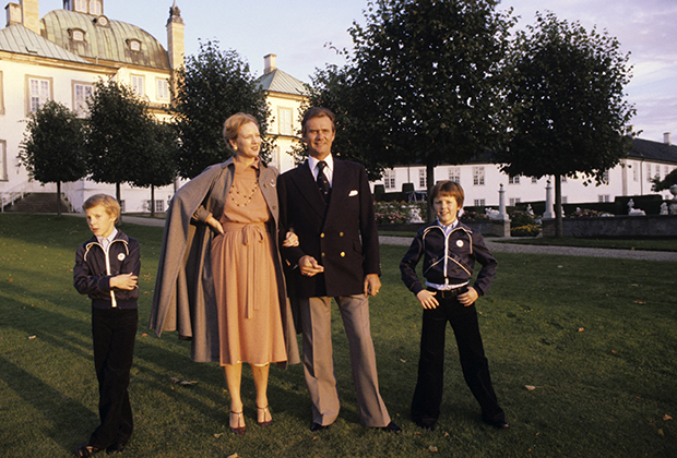 Маргрете II с супругом и сыновьями в замке Фреденсборг, 1978 год