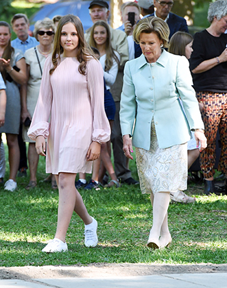 Ингрид Александра с бабушкой, королевой Соней, 2018 год
