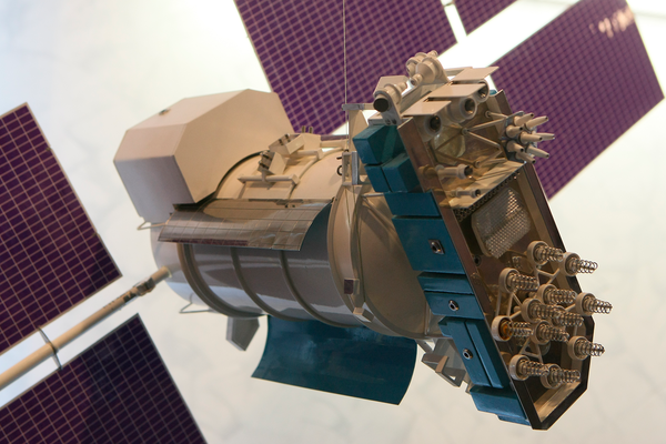 Макет современного навигационного космического аппарата «Глонасс-М»