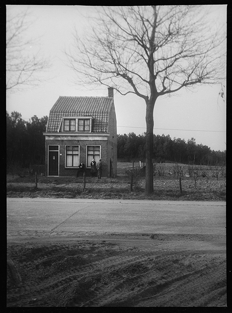 Дом у дороги и его жители. Нидерланды, 1944 год.