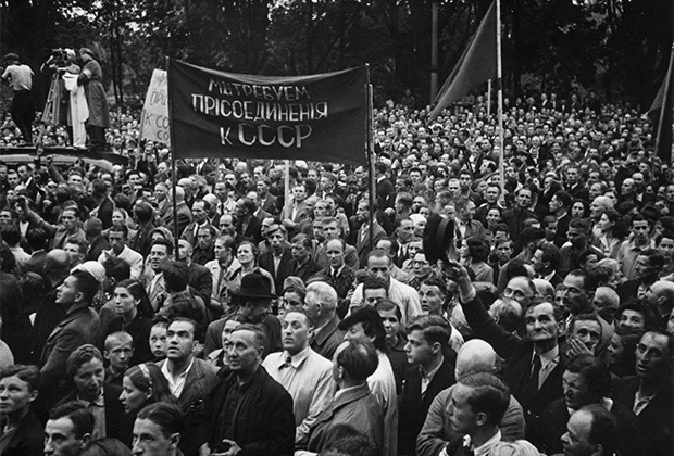 Митинг в честь присоединения Латвии к СССР. Рига, 1940 год