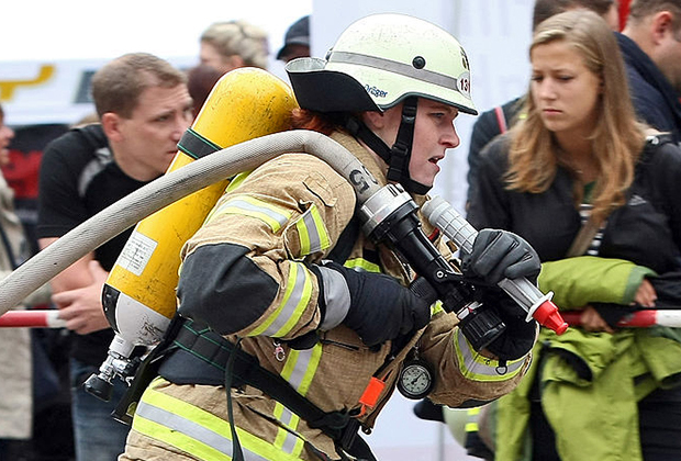 Женщина-пожарный