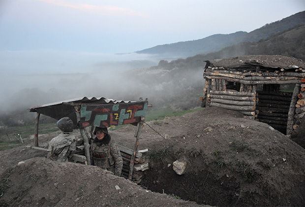 Бойцы армии обороны Нагорного Карабаха на передовой