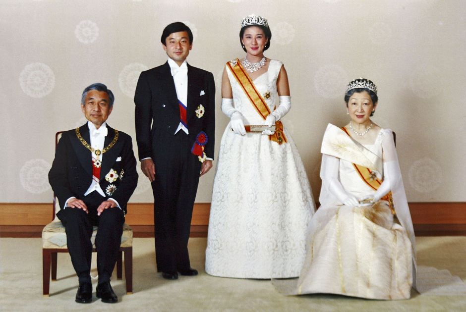 Принц Нарухито и принцесса Масако в день очередной годовщины свадьбы в 2004 году