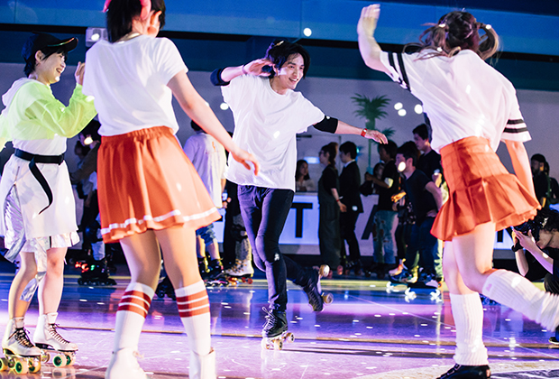 Танцоры на шоу DâM-FunK — A Roller Skate Affair