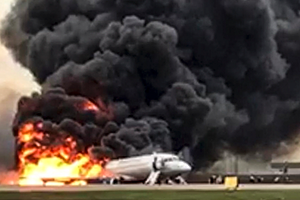 При возгорании SSJ-100 погиб 41 человек Экипаж посадил объятый пламенем самолет в аэропорту Шереметьево