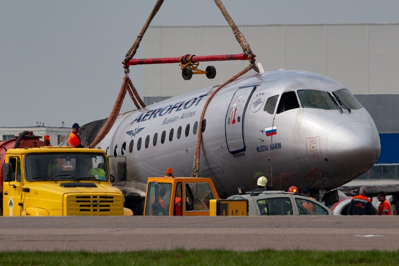 Катастрофа ssj 100 в шереметьеве. SSJ 100 Шереметьево. SSJ 100 В Швейцарии. Sukhoi Superjet 100 катастрофы. SSJ 100 New.