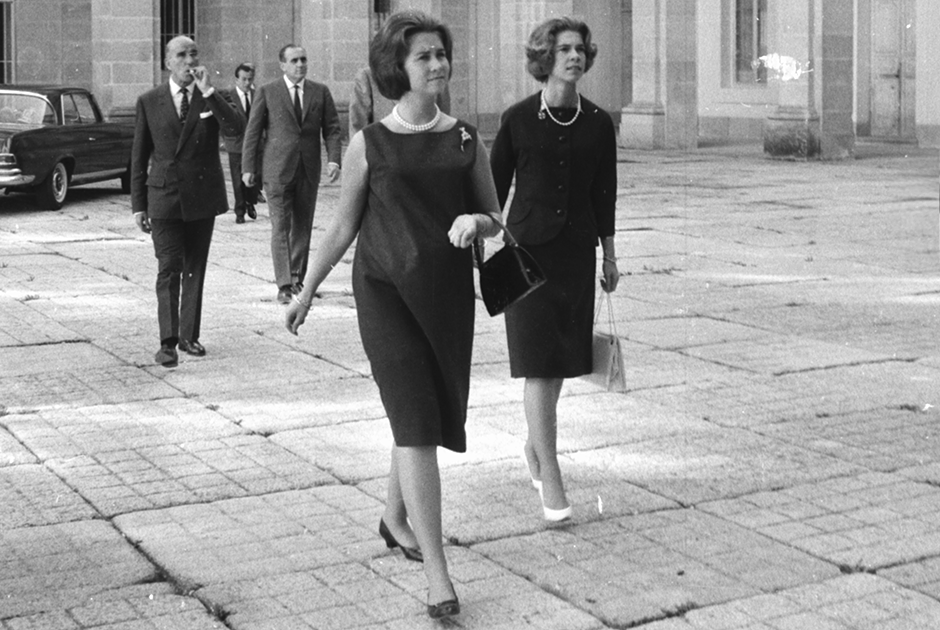 Принцесса София с сестрой Ирен во время путешествия в Сеговию в 1964 году
